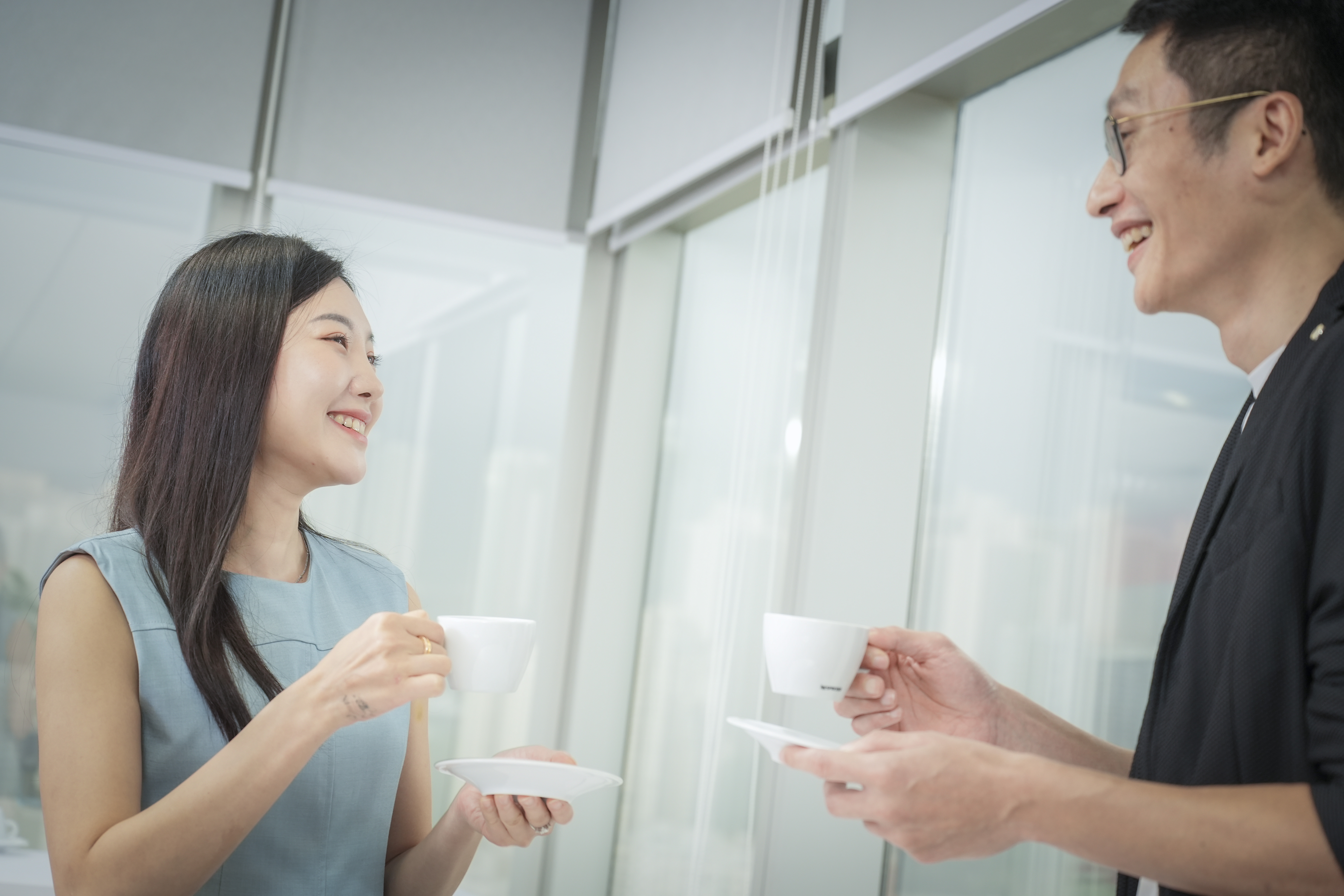 Employees having coffee 